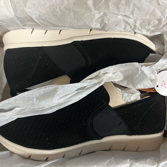 Comfortiva slip on shoes size 8 - Picture 2 of 6